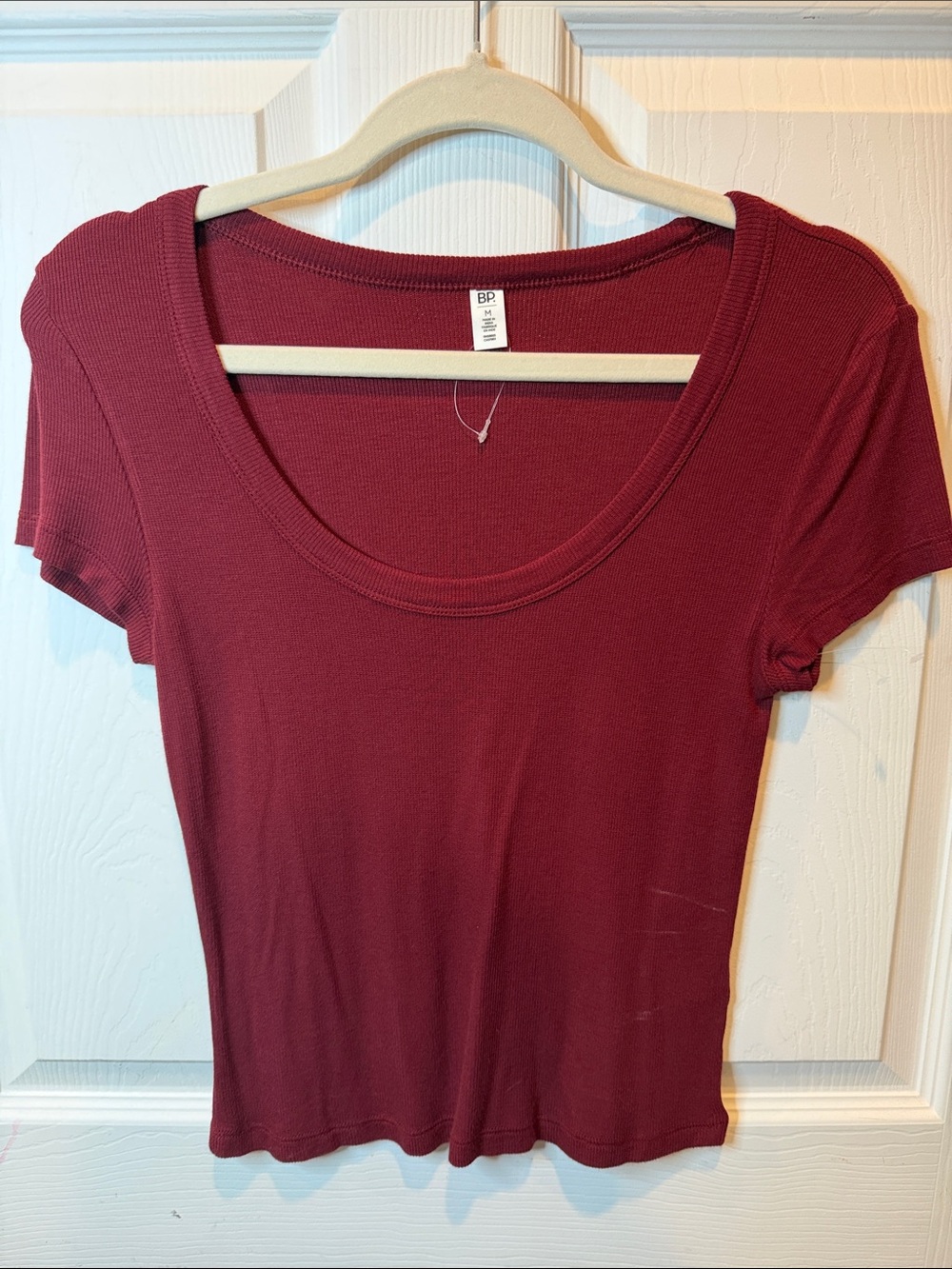 bp Short Sleeve Scoop Neck Top in Burgundy